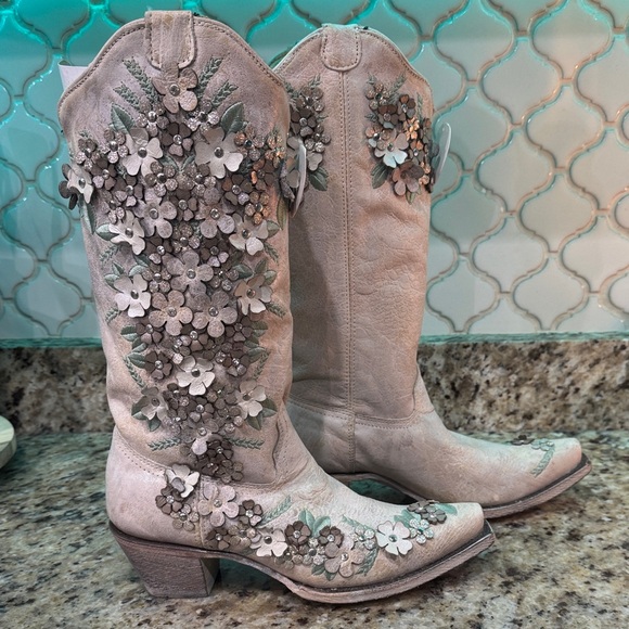 Corral Women's Heeled Boots in Cream and Silver - Picture 2 of 5